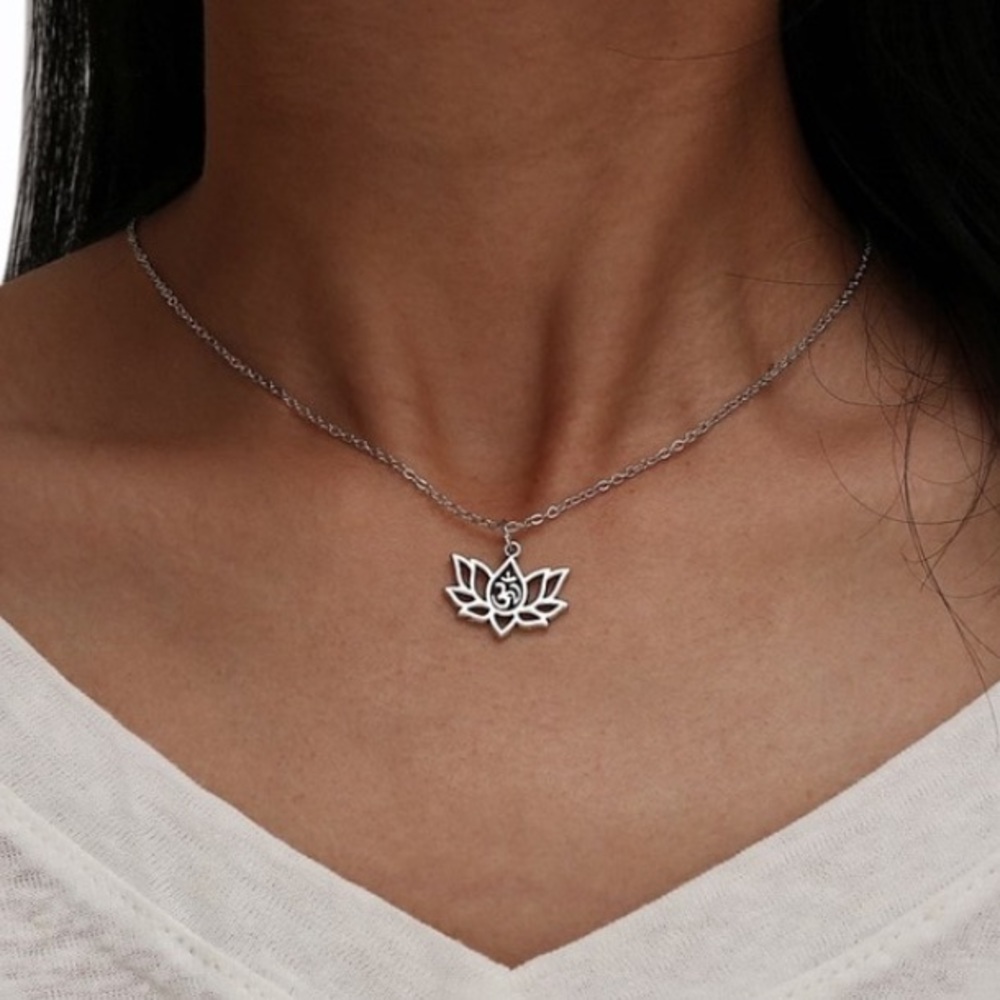 NEW Silver Lotus Pendent Necklace